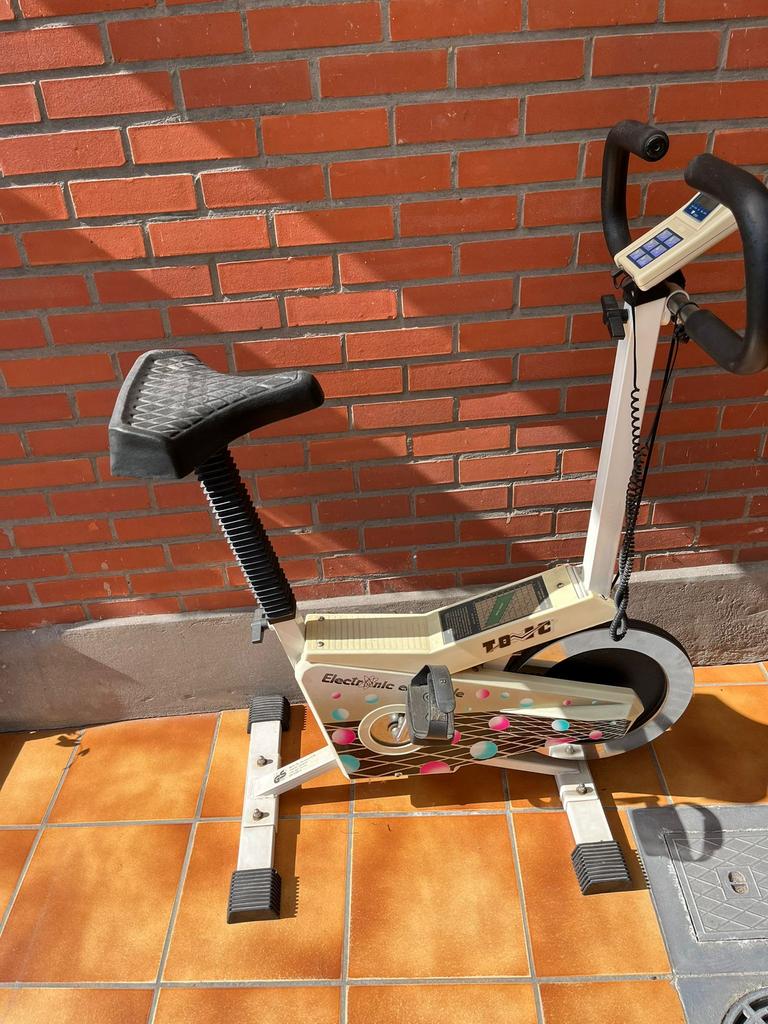 Hometrainer, Sport en Fitness, Fitnessapparatuur, Ophalen, Gebruikt, Hometrainer