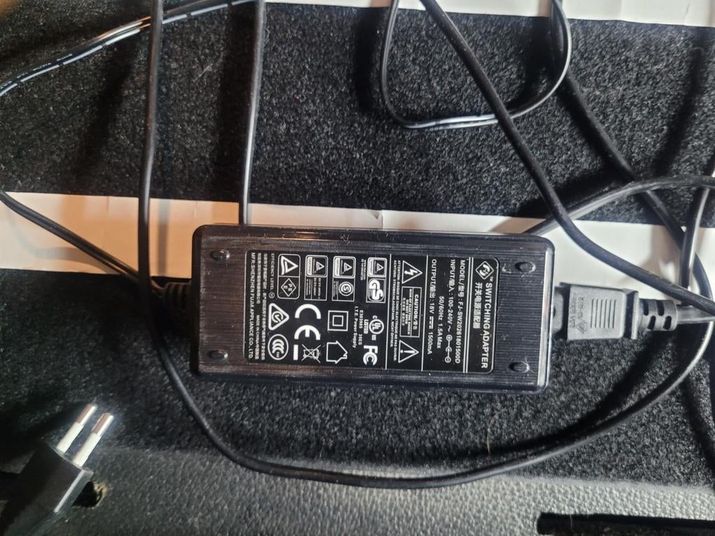 Pedalboard met pedals en kabels, Muziek en Instrumenten, Ophalen