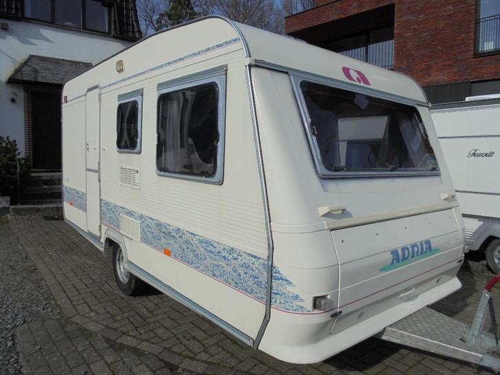 Adria Unica 431 DD,8/1997,4 personen/2 grote tafels,voortent, Caravans en Kamperen, Caravans, Particulier, tot en met 4, 750 - 1000 kg