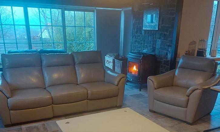 ZO GOED ALS NIEUW!! ELEKTRISCHE TAUPE LEREN LOUNGE 3+1., Huis en Inrichting, Zetels | Complete zithoeken, Leer, Ophalen