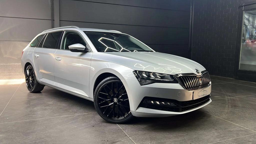 Skoda Superb Combi DSG / Memory seats / LED / Trekhaak / 202, Autos, Skoda, Argent ou Gris, Achat, Euro 6, Noir