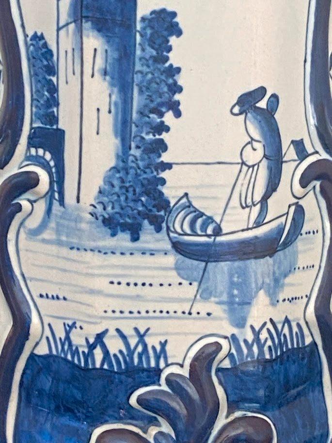 Antieke Delftse vaas in aardewerk van Boch de La Louvière, Antiek en Kunst, Antiek | Keramiek en Aardewerk, Ophalen