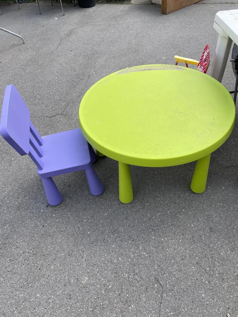 Table pour enfants avec chaise assortie, Enlèvement, Comme neuf