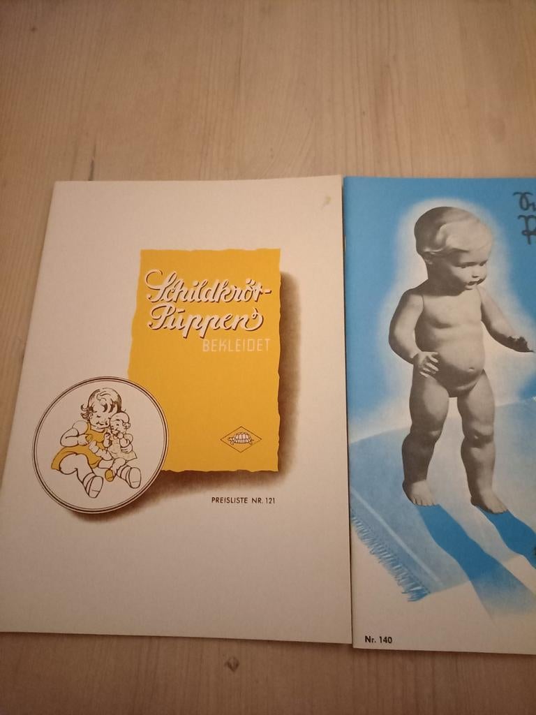 2 nieuwe oude folders van "Schildpad"poppen, Verzamelen, Poppen, Ophalen of Verzenden, Nieuw