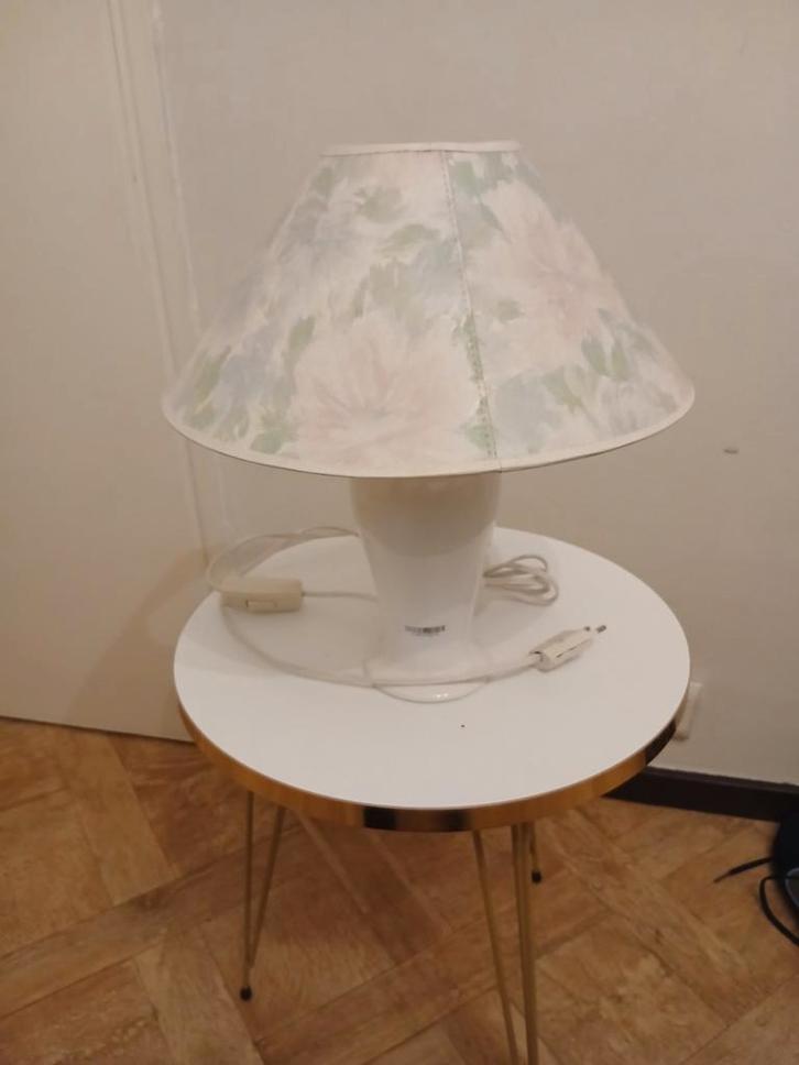Lampe à poser vintage - Pied céramique & Abat-jour fleur, Maison & Meubles, Lampes | Lampes de table, Enlèvement ou Envoi