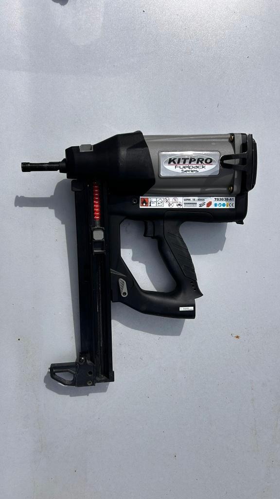 Kitpro Basso TG30/38-A1 benzine nietmachine voor, Doe-het-zelf en Bouw, Gereedschap | Handgereedschap, Zo goed als nieuw, Ophalen