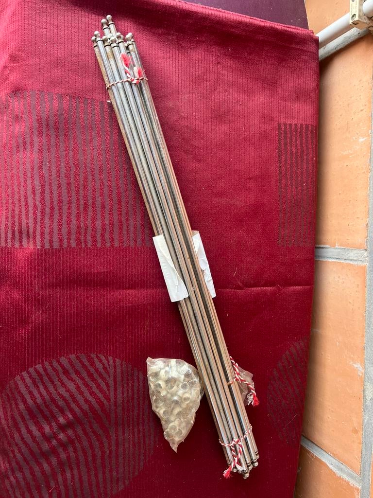 Metalen laten met haakjes voor gordijnen, Ophalen of Verzenden, Zo goed als nieuw