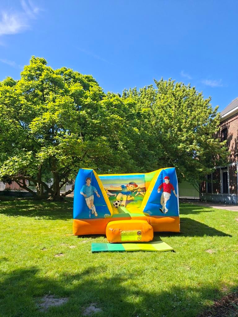 Springkasteel klein voetbal, Ophalen, Zo goed als nieuw