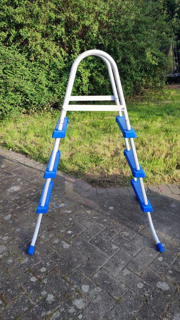 Zwembadtrap, Enlèvement