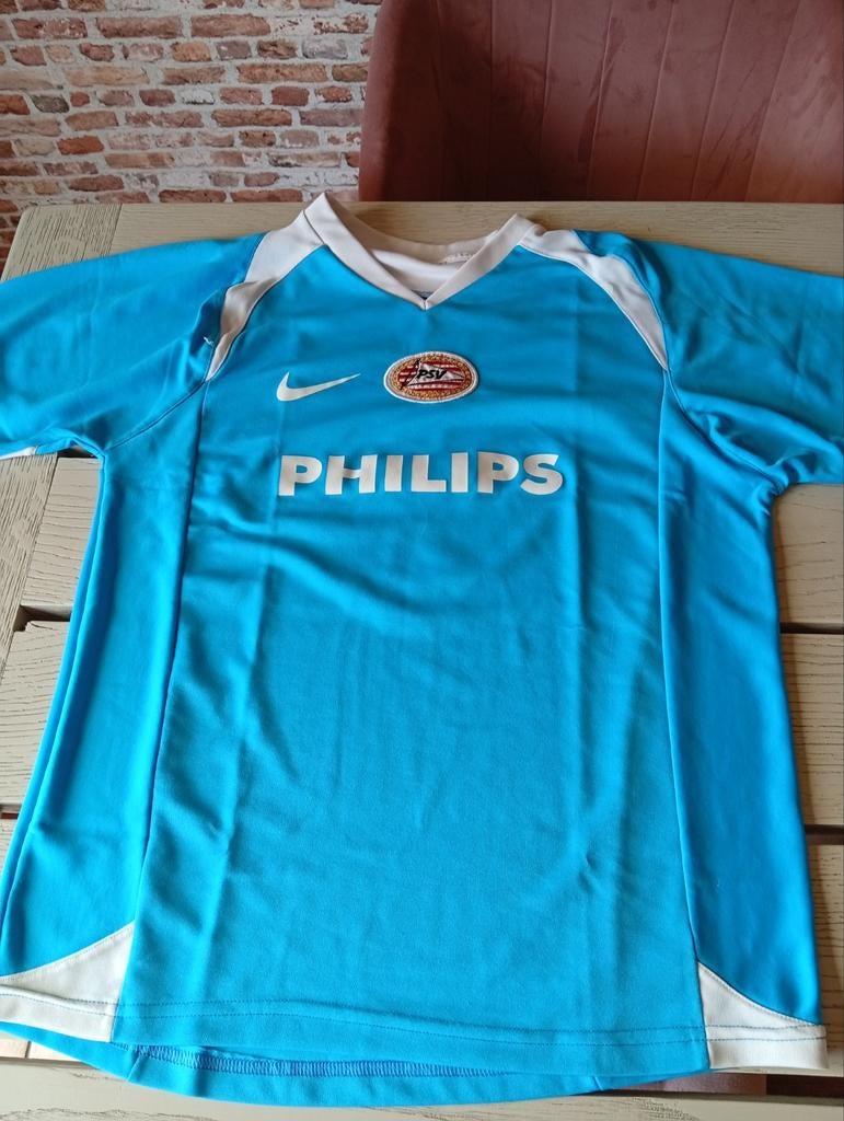 Voetbalshirts maat large, Ophalen