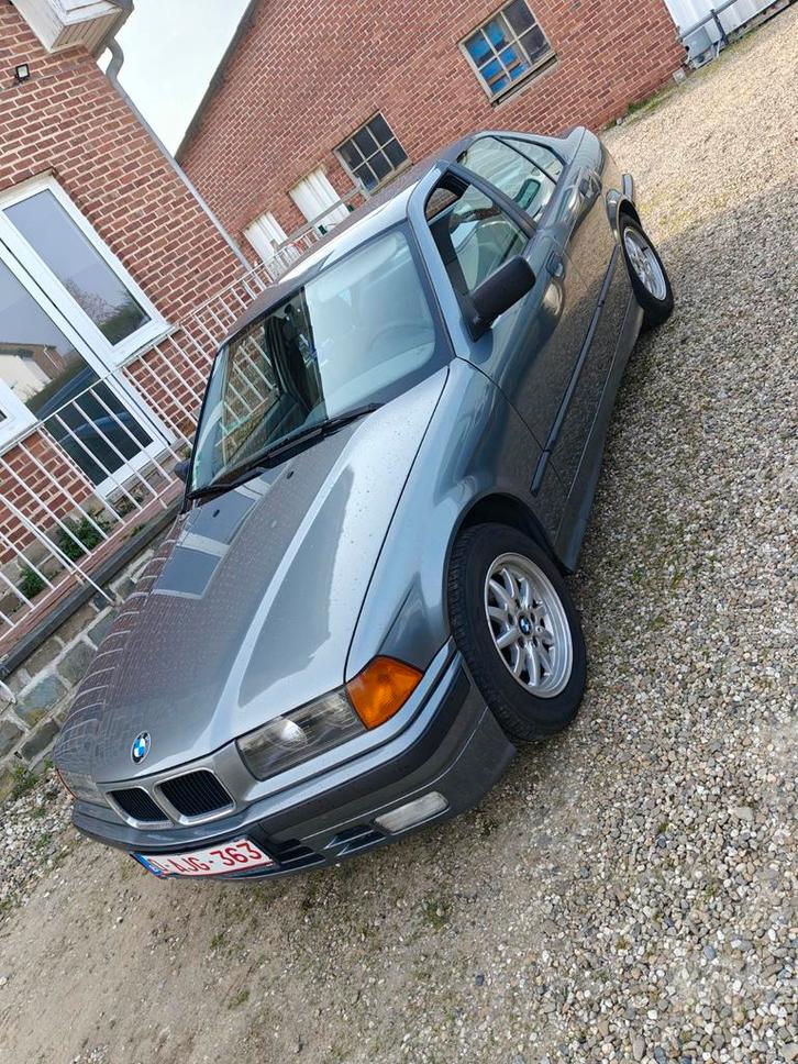 e36 320i oltimer, Autos, BMW, Particulier, Série 3, Essence, Euro 2, Berline, 5 portes, Automatique, Argent ou Gris, Gris, Propulsion arrière
