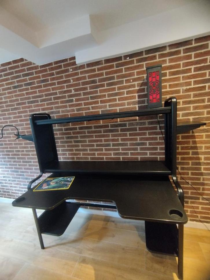 Bureau IKEA gaming / bureau informatique – Très bon état, Musique & Instruments, Orgues, Enlèvement