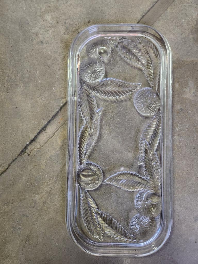 Borden, glazen schalen, Glas