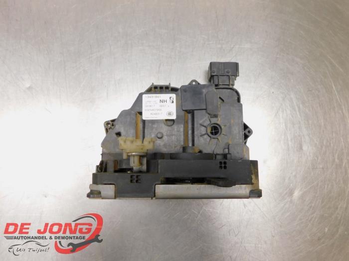 Serrure portière mécanique 4portes avant gauche d'un Opel, Autos : Pièces & Accessoires, -, Opel, 3 mois de garantie, Utilisé