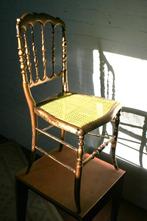 Speelse herinterpretatie van Chiavari stoel, Enlèvement