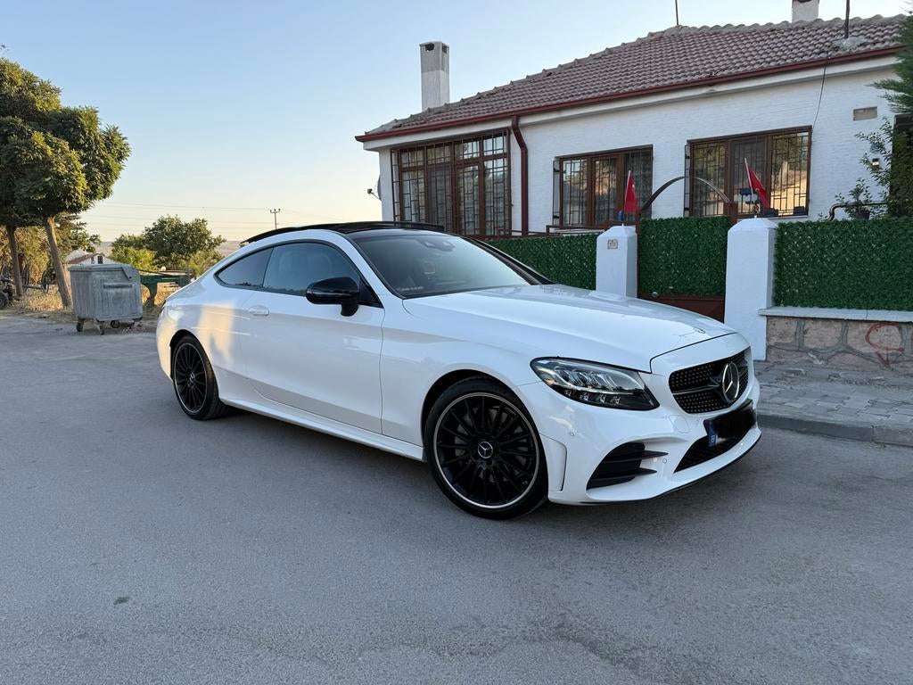 Mercedes C300 258ch coupé essence Amg 2020 52000km Full, Autos, Cuir et Alcantara, Euro 6, Entretenue par le concessionnaire, Automatique