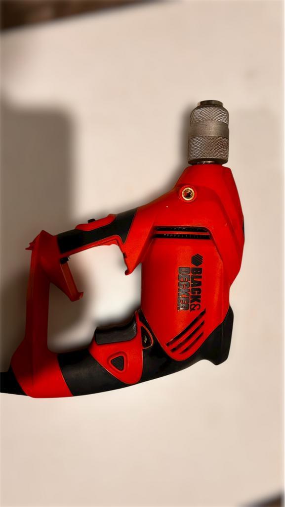Perceuse à percussion Black & Decker 730W, Bricolage & Construction, Outillage | Foreuses, Utilisé, Foreuse et Perceuse, 600 watts ou plus