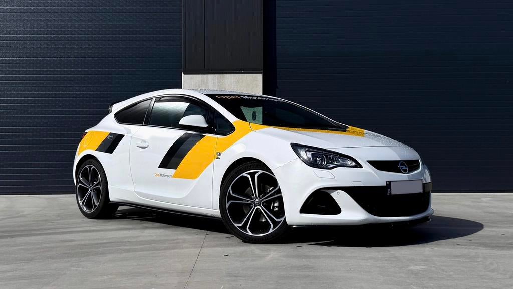 Opel Astra J GTC OPC-line | Opel Motorsport, Voorwielaandrijving, 1940 kg, Parkeersensor, 4 cilinders