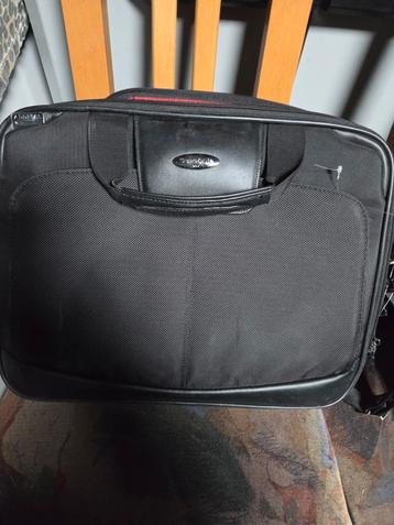 GRATIS  laptop tassen heb er 2 stuk beschikbaar voor biedingen
