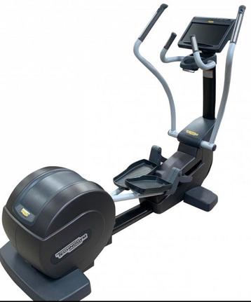 Vélo elliptique Technogym Synchro Excite+ 1000 Unity LIVE disponible aux enchères