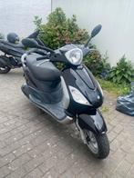 Piaggio fly 125cc a1, Fietsen en Brommers, Ophalen, Zo goed als nieuw, Fly