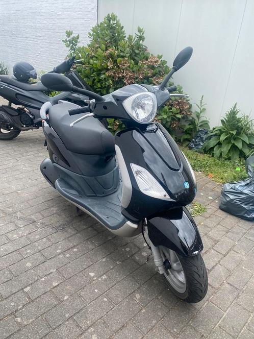Piaggio fly 125cc a1, Fietsen en Brommers, Scooters | Piaggio, Zo goed als nieuw, Fly, Ophalen