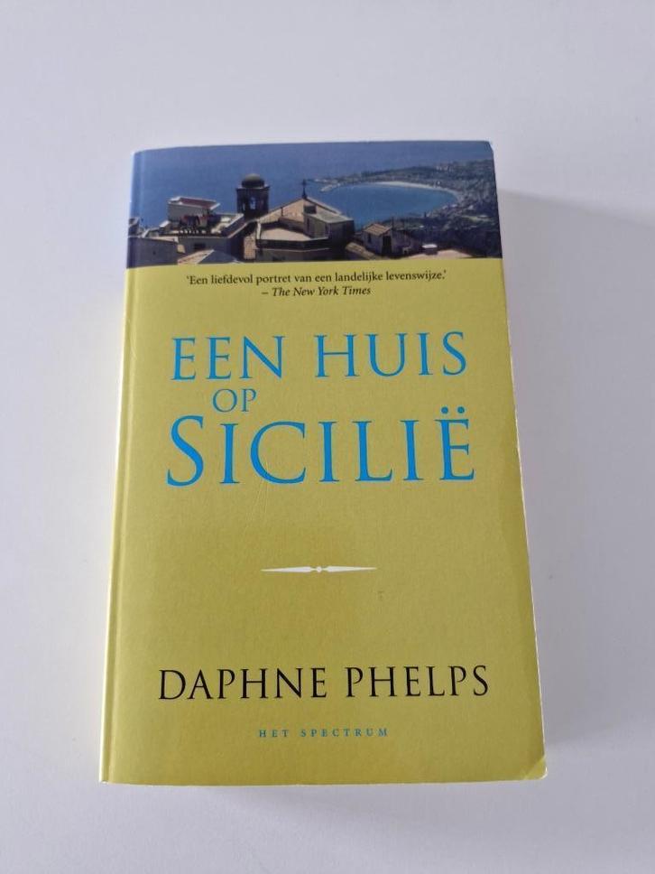Een huis op Sicilië - Daphne Phelps, Boeken, Romans, Gelezen, Ophalen of Verzenden