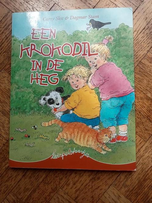 Carry Slee & Dagmar Stam: Een krokodil in de heg, Boeken, Kinderboeken | Jeugd | onder 10 jaar, Gelezen, Ophalen of Verzenden