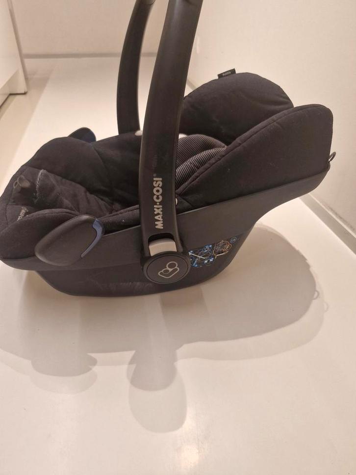 maxi cosi pebble,  Hoes First + 2x familyfix + hanger, Kinderen en Baby's, Autostoeltjes, Gebruikt, Isofix, Ophalen