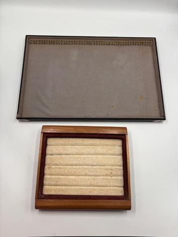 Deux présentoirs pour colliers et bagues beschikbaar voor biedingen