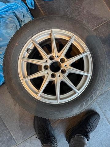 Mercedes 16 inch velg op winterband beschikbaar voor biedingen