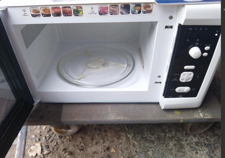 BAIN À REMOUS À MICRO-ONDES, Electroménager, Micro-ondes, Comme neuf, Autoportant, Plaque tournante, Enlèvement ou Envoi