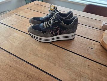 Nero giardini sneakers beschikbaar voor biedingen