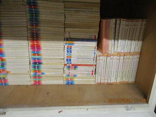 Lot de 400 romans d'aventures et à l'eau de rose, Livres, Romans, Comme neuf, Belgique, Enlèvement