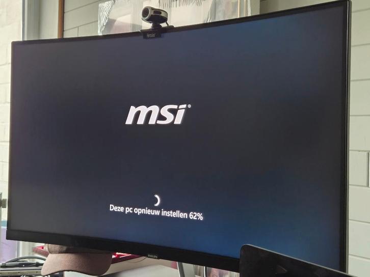 Philips 328E (328E1C) – 32" 4K Curved Monitor, Informatique & Logiciels, Moniteurs, Utilisé, 61 à 100 Hz, DisplayPort, HDMI, VGA