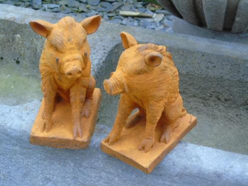 Roestig gietijzeren zwijn op een sokkel, het paar!, Tuin en Terras, Tuinwanddecoratie, Nieuw, Ophalen
