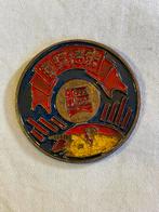 Vintage Chinese emaille badge 1947 met tank, Verzamelen, Ophalen of Verzenden