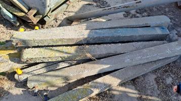 Betonstaak voor afsluiting weide  beschikbaar voor biedingen