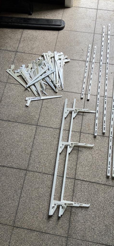 Wandrail muur en haken, Doe-het-zelf en Bouw, IJzerwaren en Bevestigingsmiddelen, Zo goed als nieuw, Schroeven, 100 tot 250 mm