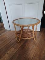 Petite table vintage en rotin, Huis en Inrichting, Tafels | Bijzettafels, Ophalen, Gebruikt, Glas