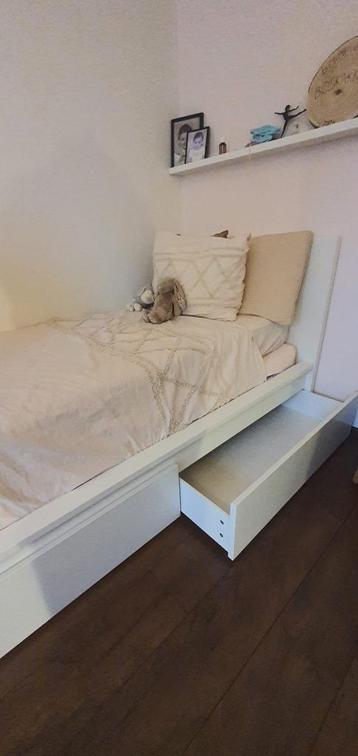 Ikea bed Malm incl matras en lattenbodem beschikbaar voor biedingen