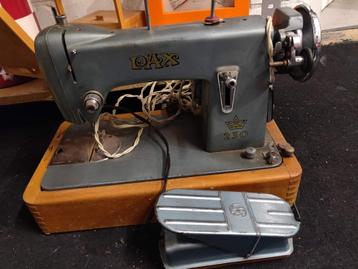 Vintage Pax naaimachine tafelmodel beschikbaar voor biedingen