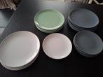 Gratis af te halen - Bordenset Ikea, Huis en Inrichting, Keuken | Servies, Ophalen, Gebruikt, Effen, Bord(en)