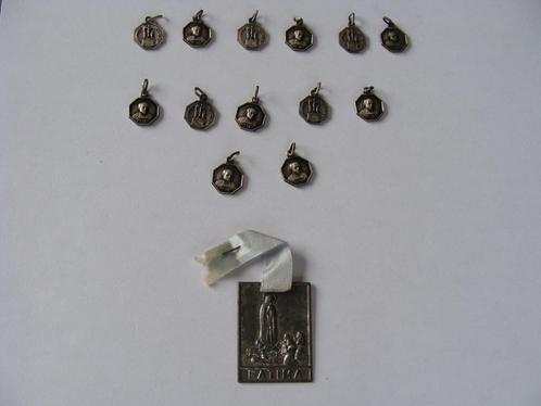Lot 14 médailles, donc 1 plus grande de Fatima, vintage, Antiek en Kunst, Antiek | Religieuze voorwerpen, Ophalen of Verzenden