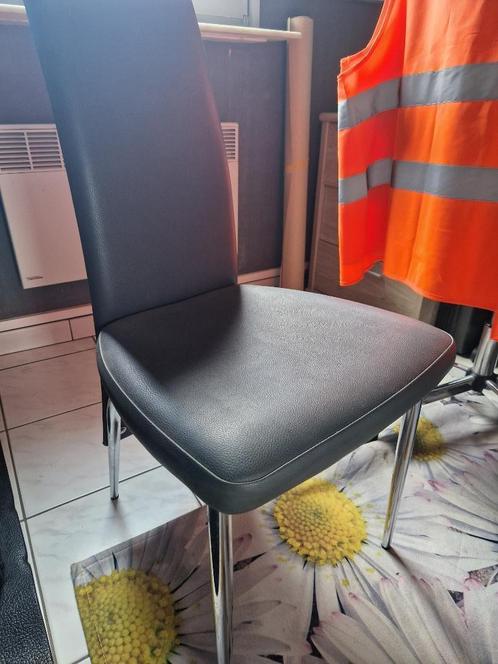 4 grijze lederlook stoelen voor 100€, Huis en Inrichting, Stoelen, Zo goed als nieuw, Vier, Leer, Metaal, Grijs, Ophalen