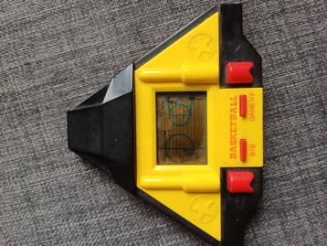 Vintage jaren 80 LCD game basketball beschikbaar voor biedingen