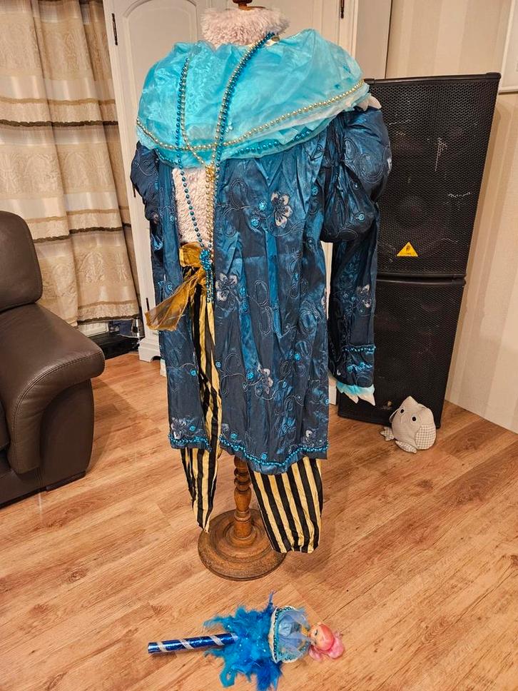 Carnavalkostuum 15 stuks per stuk 15euro, Watersport en Boten, Kano's, Zo goed als nieuw, Ophalen