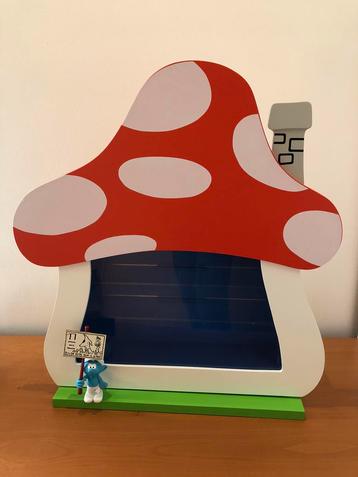 Het raam voor verzamelaars van Pixi smurfen beschikbaar voor biedingen