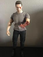 Hot Toys MMS 117 Terminator 2 T-800 1/6 scale, Enlèvement ou Envoi, Comme neuf, Film, Figurine ou Poupée