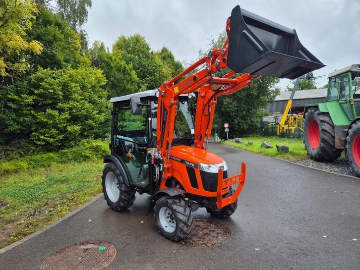 Tafe 6028H avec cabine et chargeur, Articles professionnels, Agriculture | Tracteurs, Autres marques, jusqu'à 80 ch, Neuf, Enlèvement